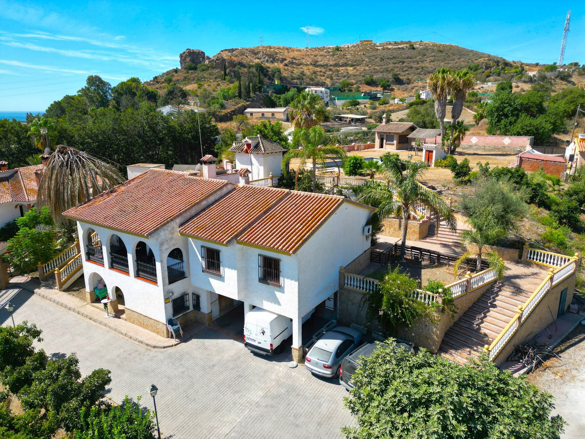 Huis te koop in Almayate | 4 slaapkamers H5160964