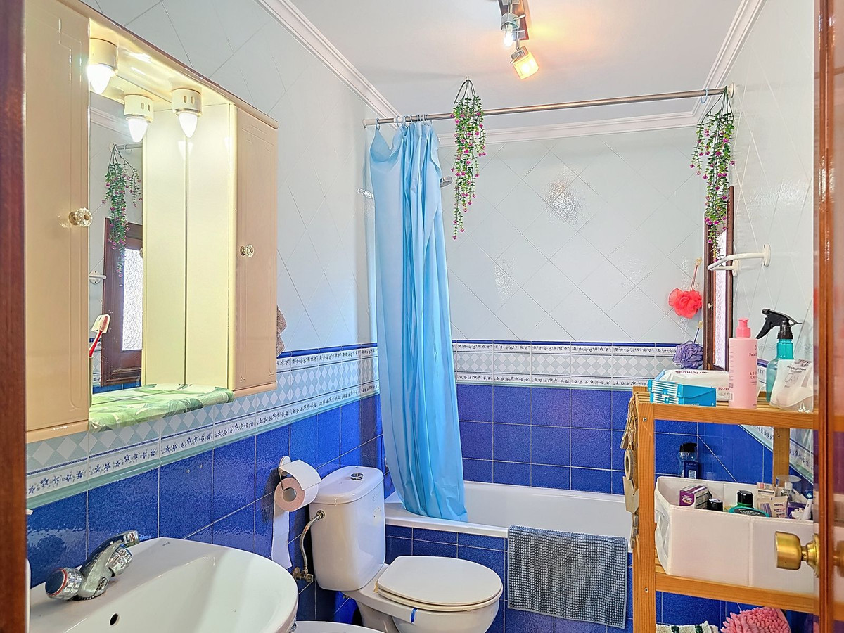 Huis te koop in Almayate | 4 slaapkamers H5160964