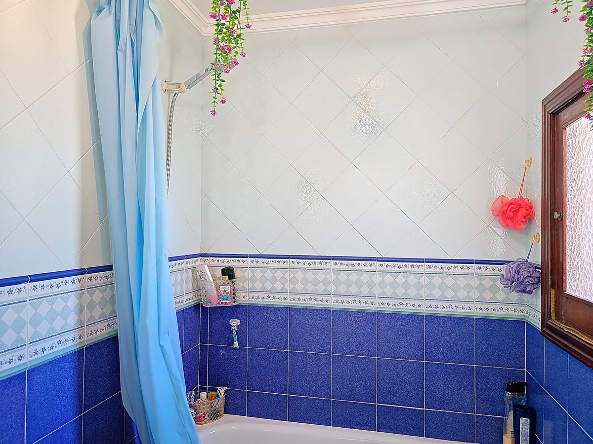 Huis te koop in Almayate | 4 slaapkamers H5160964