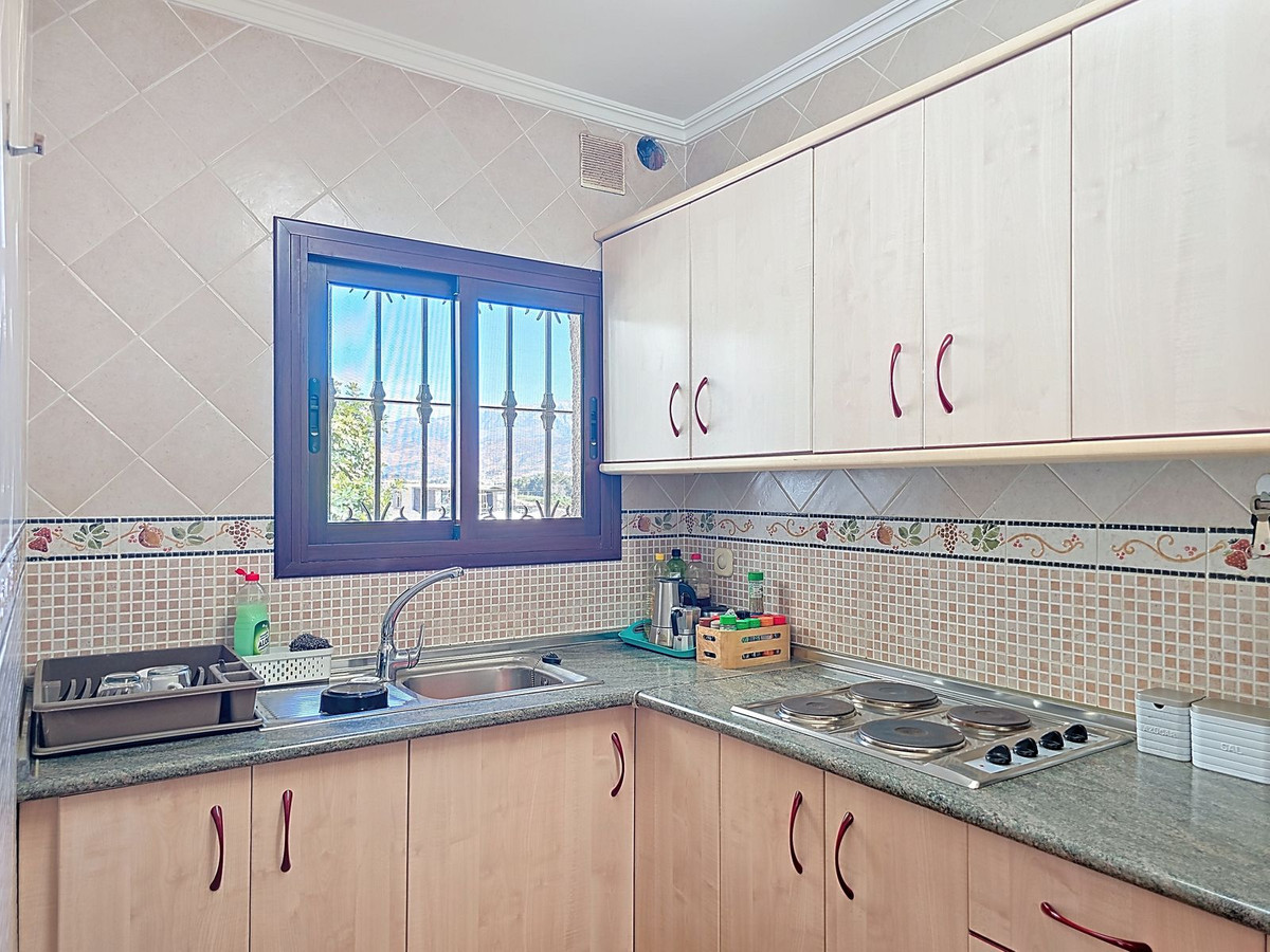 Huis te koop in Almayate | 4 slaapkamers H5160964