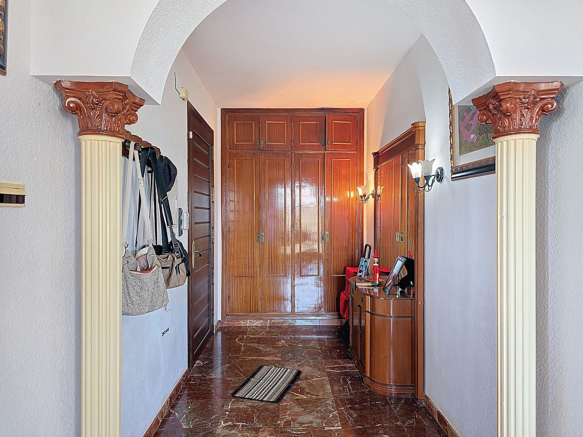 Huis te koop in Almayate | 4 slaapkamers H5160964