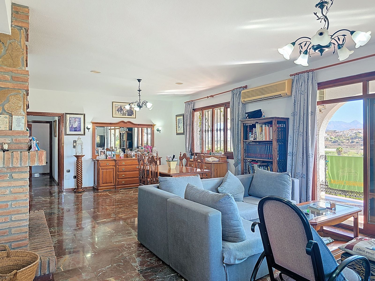 Huis te koop in Almayate | 4 slaapkamers H5160964