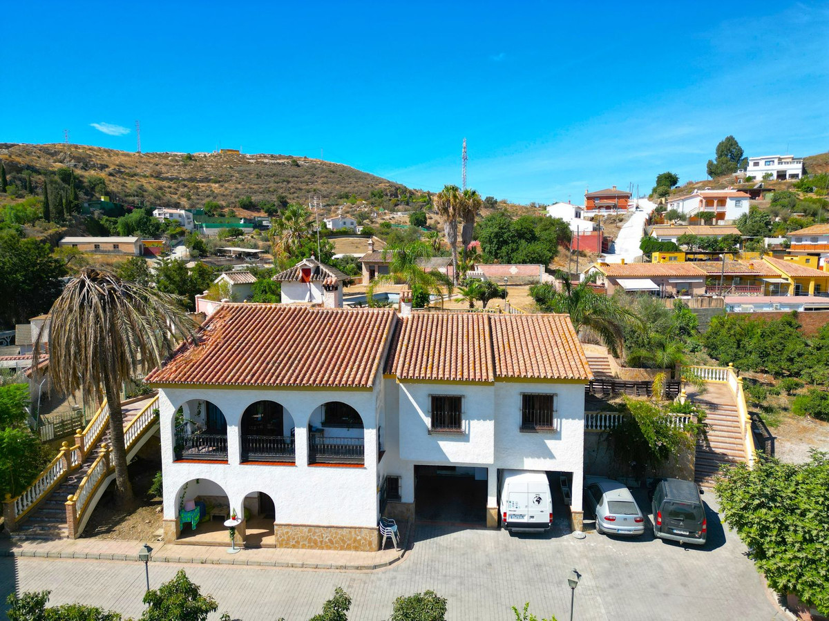 Huis te koop in Almayate | 4 slaapkamers H5160964