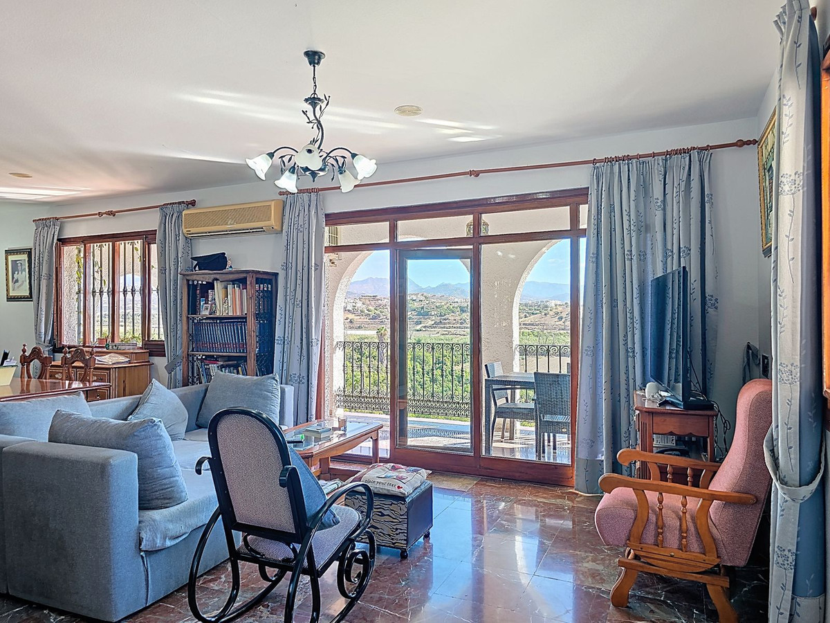 Huis te koop in Almayate | 4 slaapkamers H5160964