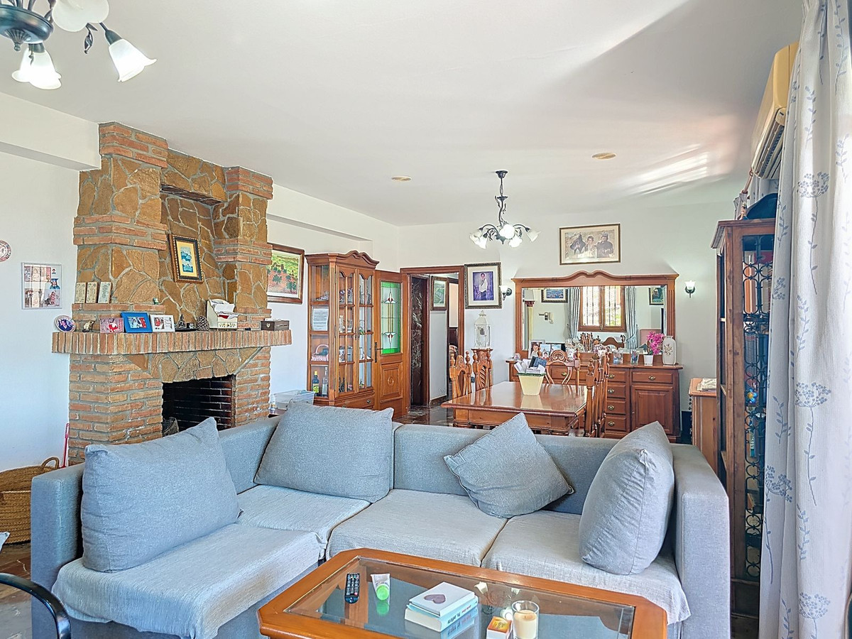 Huis te koop in Almayate | 4 slaapkamers H5160964