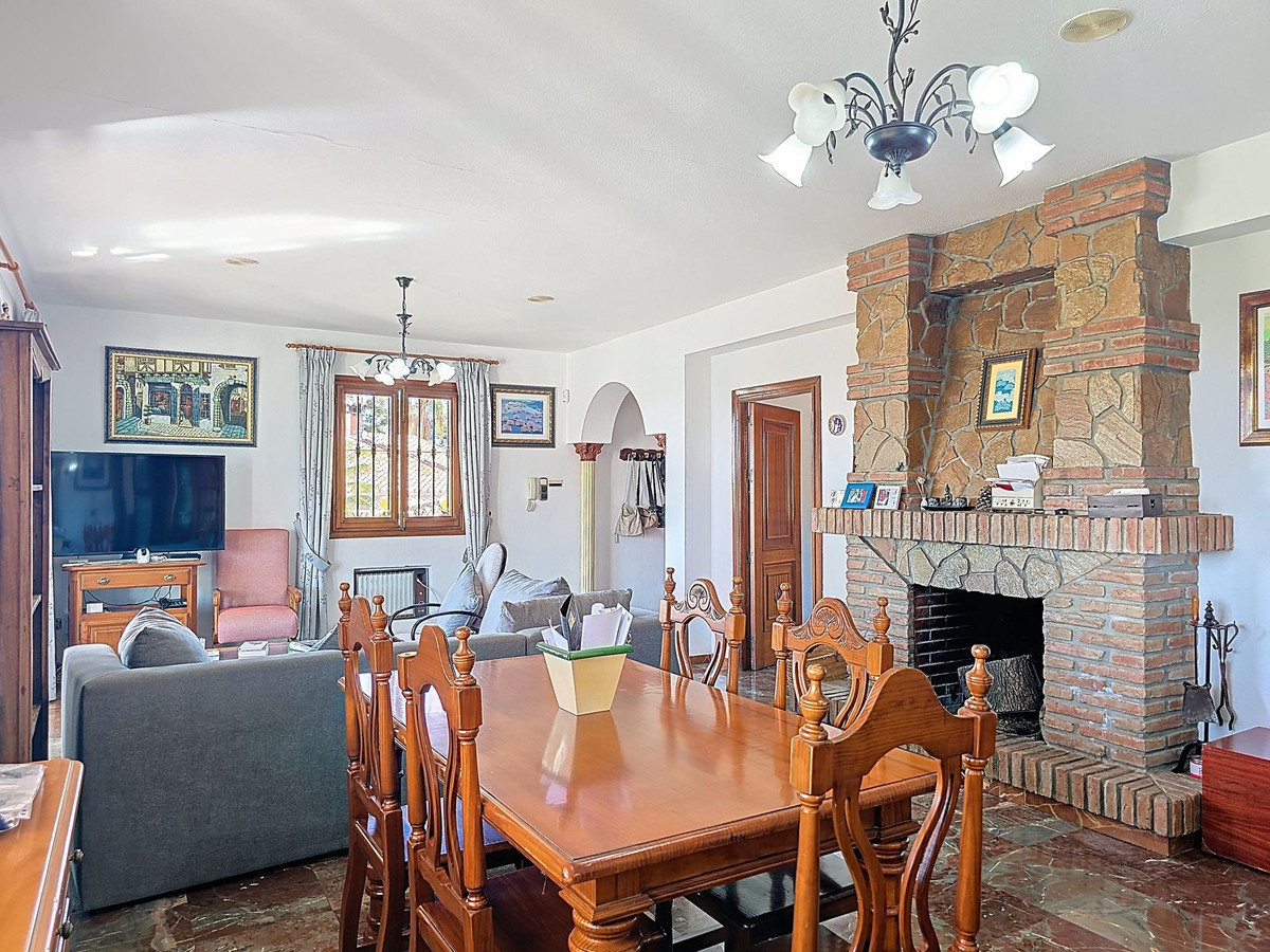 Huis te koop in Almayate | 4 slaapkamers H5160964