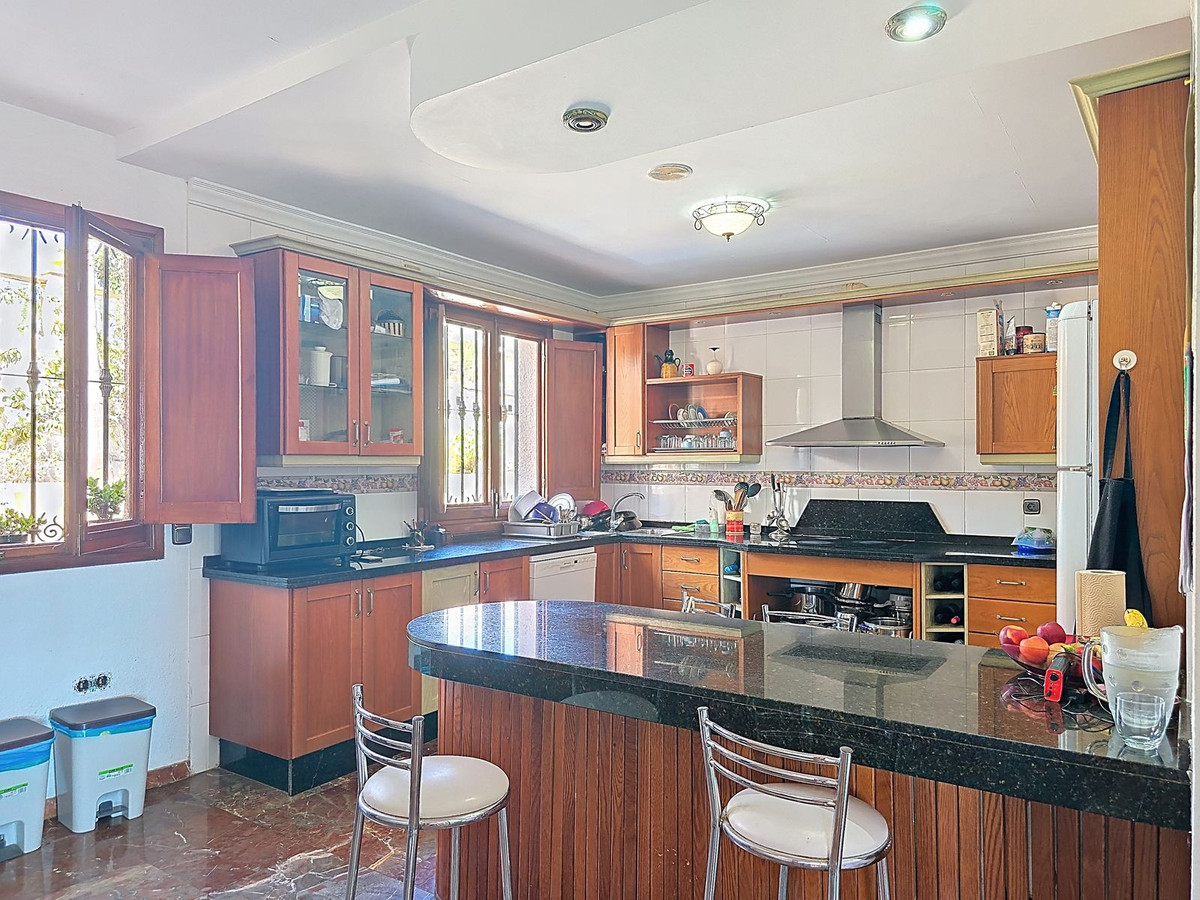 Huis te koop in Almayate | 4 slaapkamers H5160964