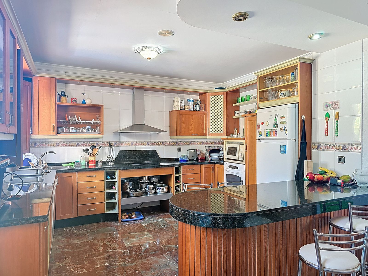 Huis te koop in Almayate | 4 slaapkamers H5160964