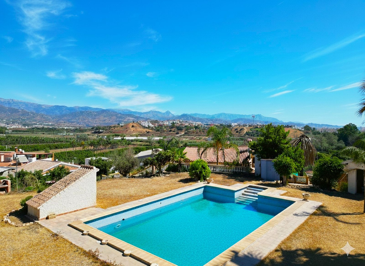 Huis te koop in Almayate | 4 slaapkamers H5160964