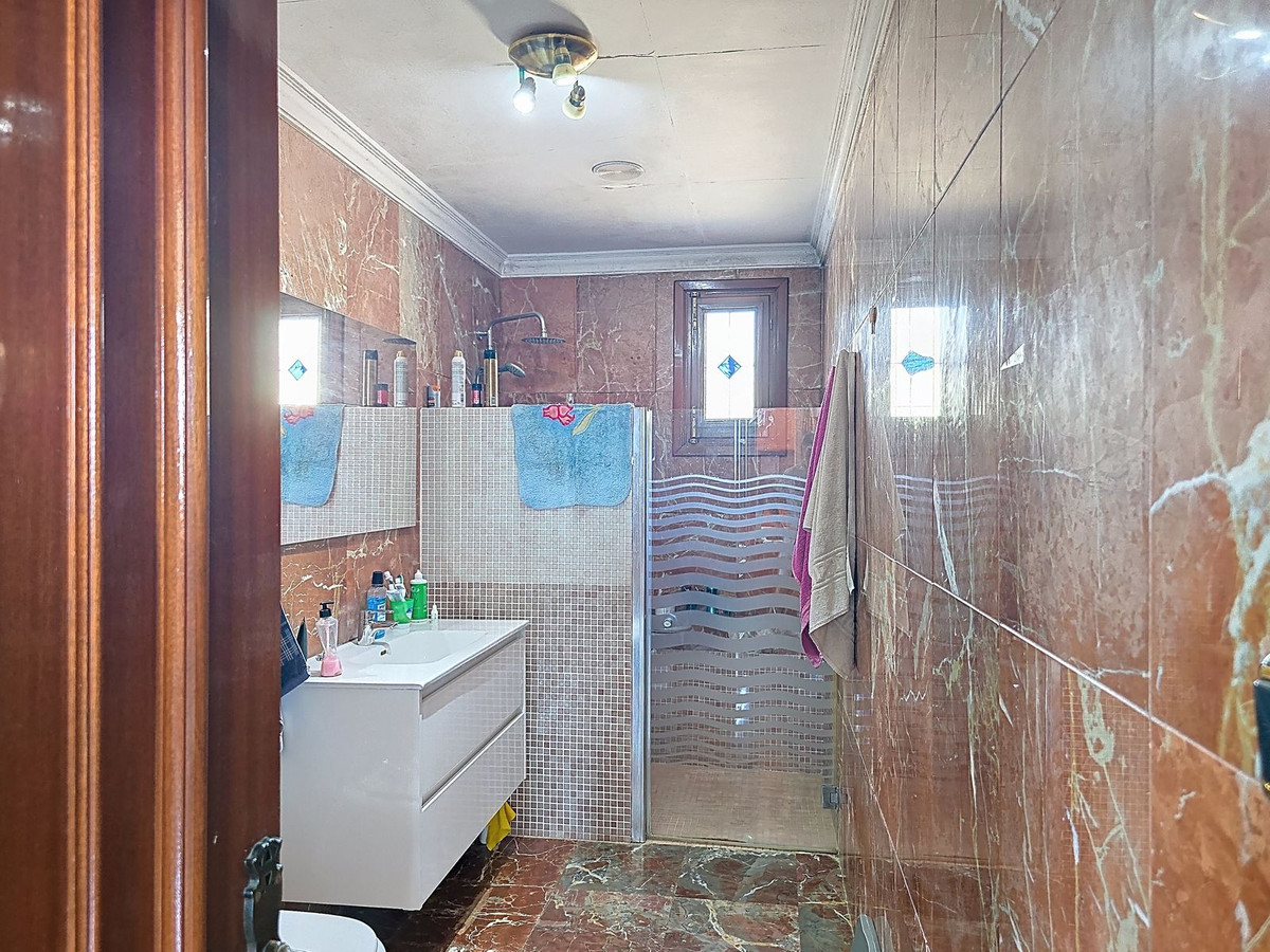 Huis te koop in Almayate | 4 slaapkamers H5160964