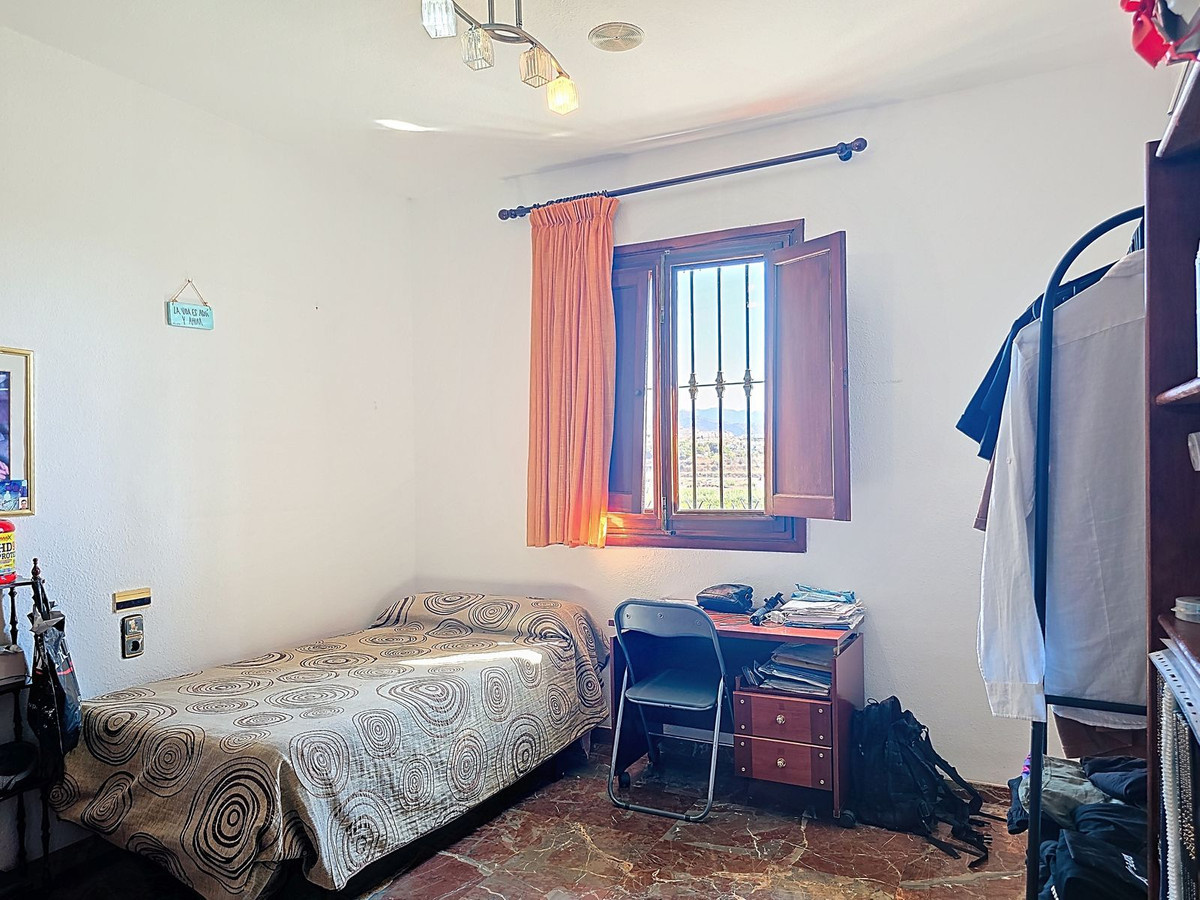 Huis te koop in Almayate | 4 slaapkamers H5160964