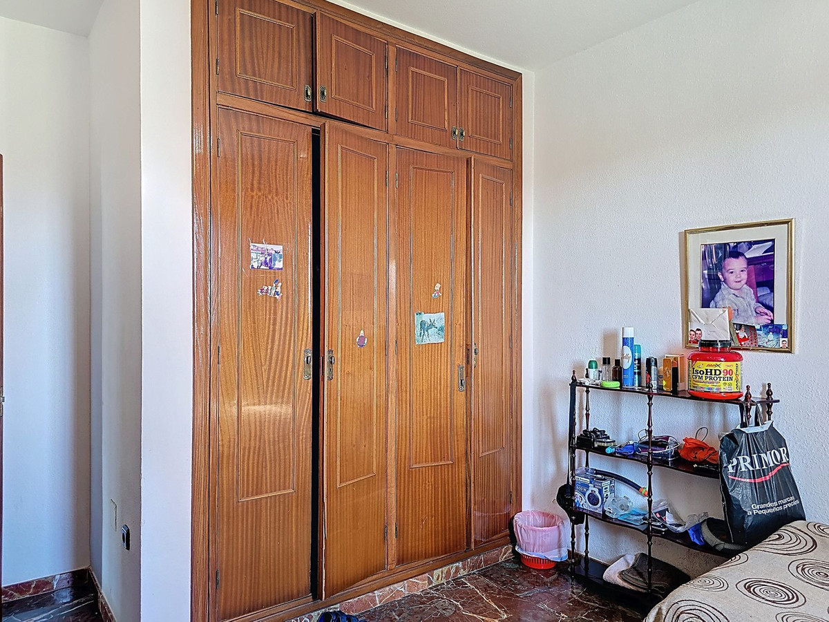 Huis te koop in Almayate | 4 slaapkamers H5160964