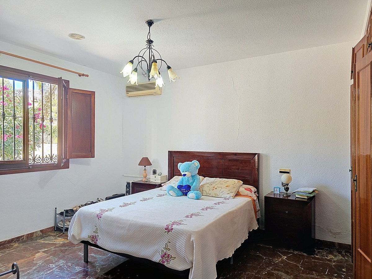 Huis te koop in Almayate | 4 slaapkamers H5160964