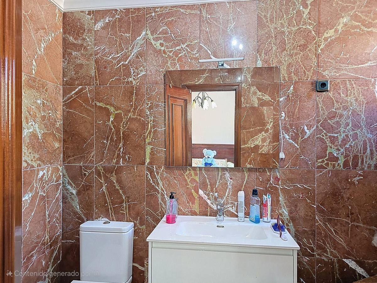 Huis te koop in Almayate | 4 slaapkamers H5160964