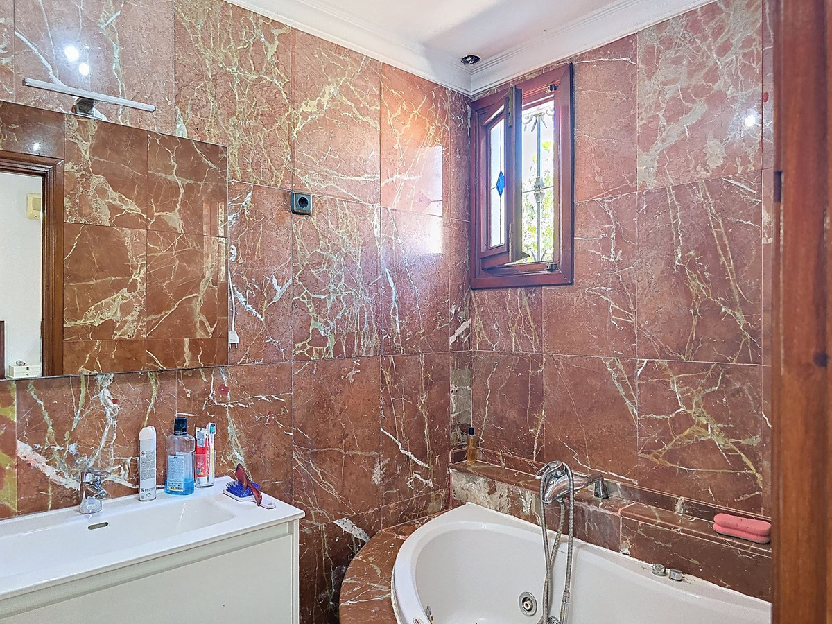 Huis te koop in Almayate | 4 slaapkamers H5160964