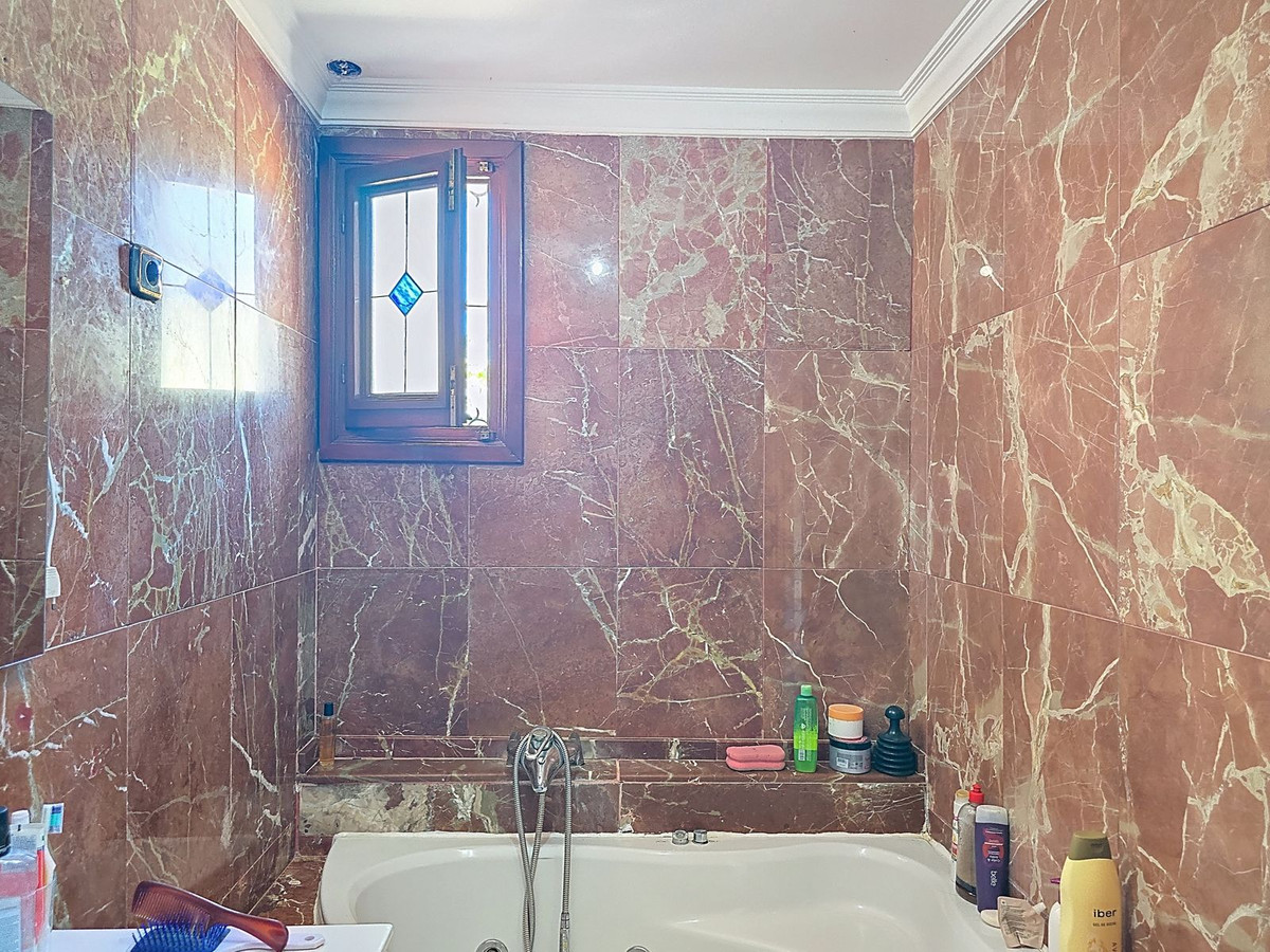 Huis te koop in Almayate | 4 slaapkamers H5160964