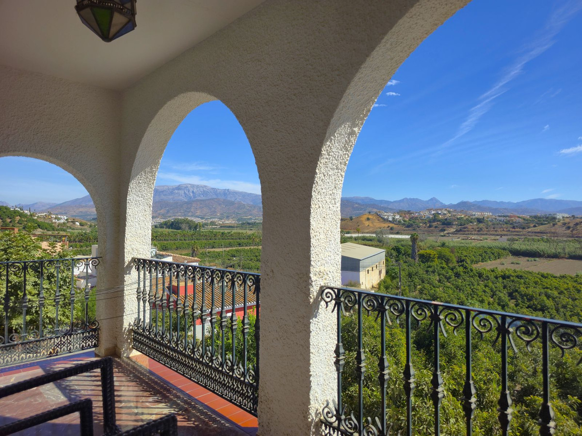 Huis te koop in Almayate | 4 slaapkamers H5160964