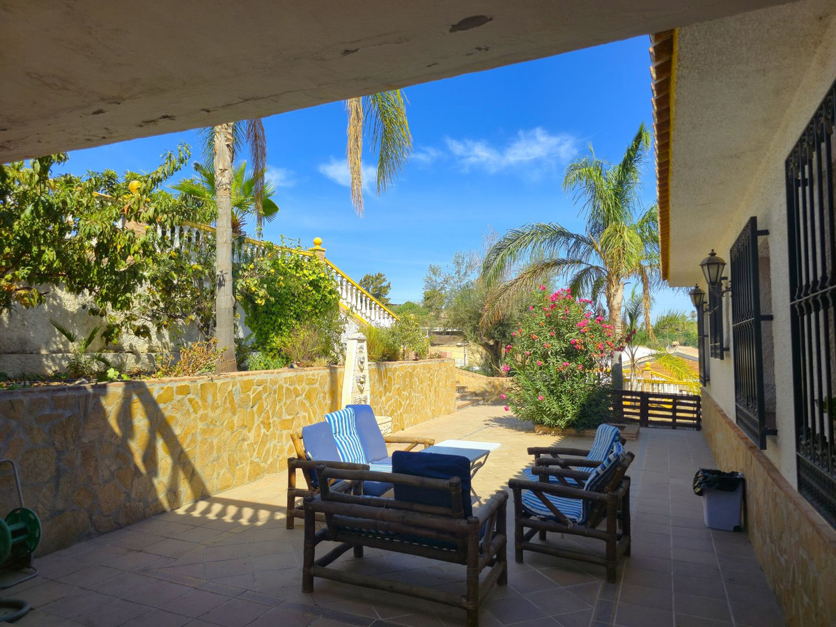 Huis te koop in Almayate | 4 slaapkamers H5160964