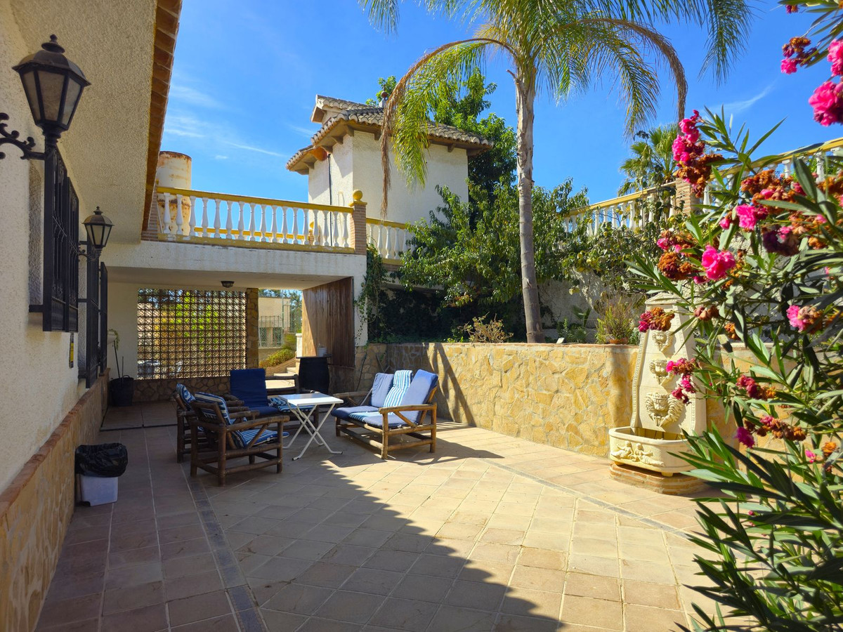 Huis te koop in Almayate | 4 slaapkamers H5160964