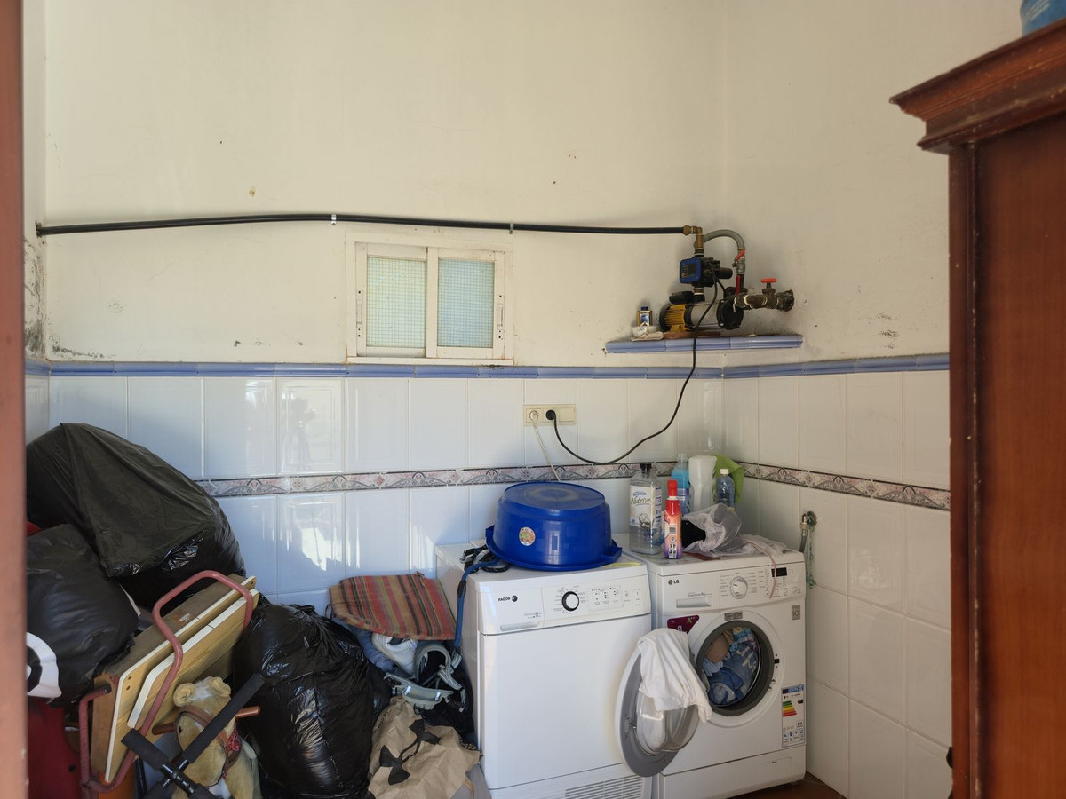 Huis te koop in Almayate | 4 slaapkamers H5160964