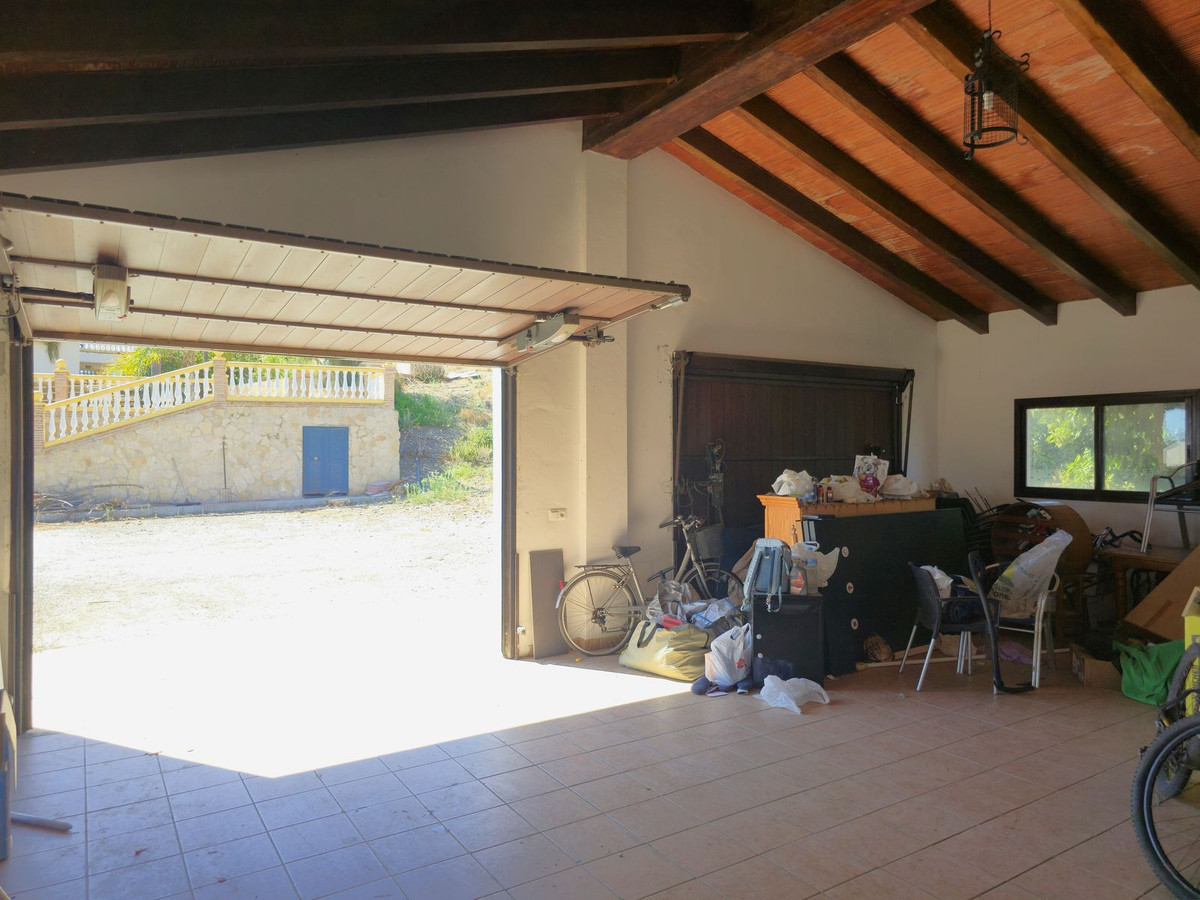 Huis te koop in Almayate | 4 slaapkamers H5160964