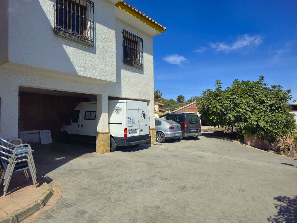 Huis te koop in Almayate | 4 slaapkamers H5160964