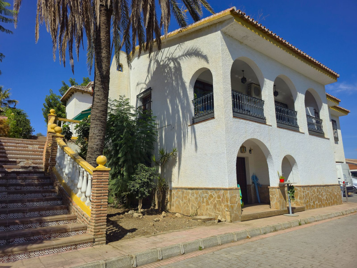 Huis te koop in Almayate | 4 slaapkamers H5160964