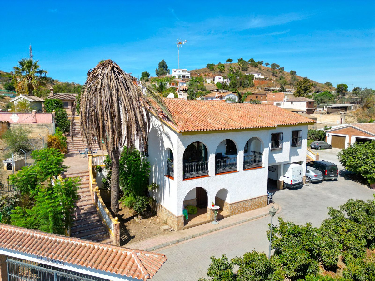 Huis te koop in Almayate | 4 slaapkamers H5160964