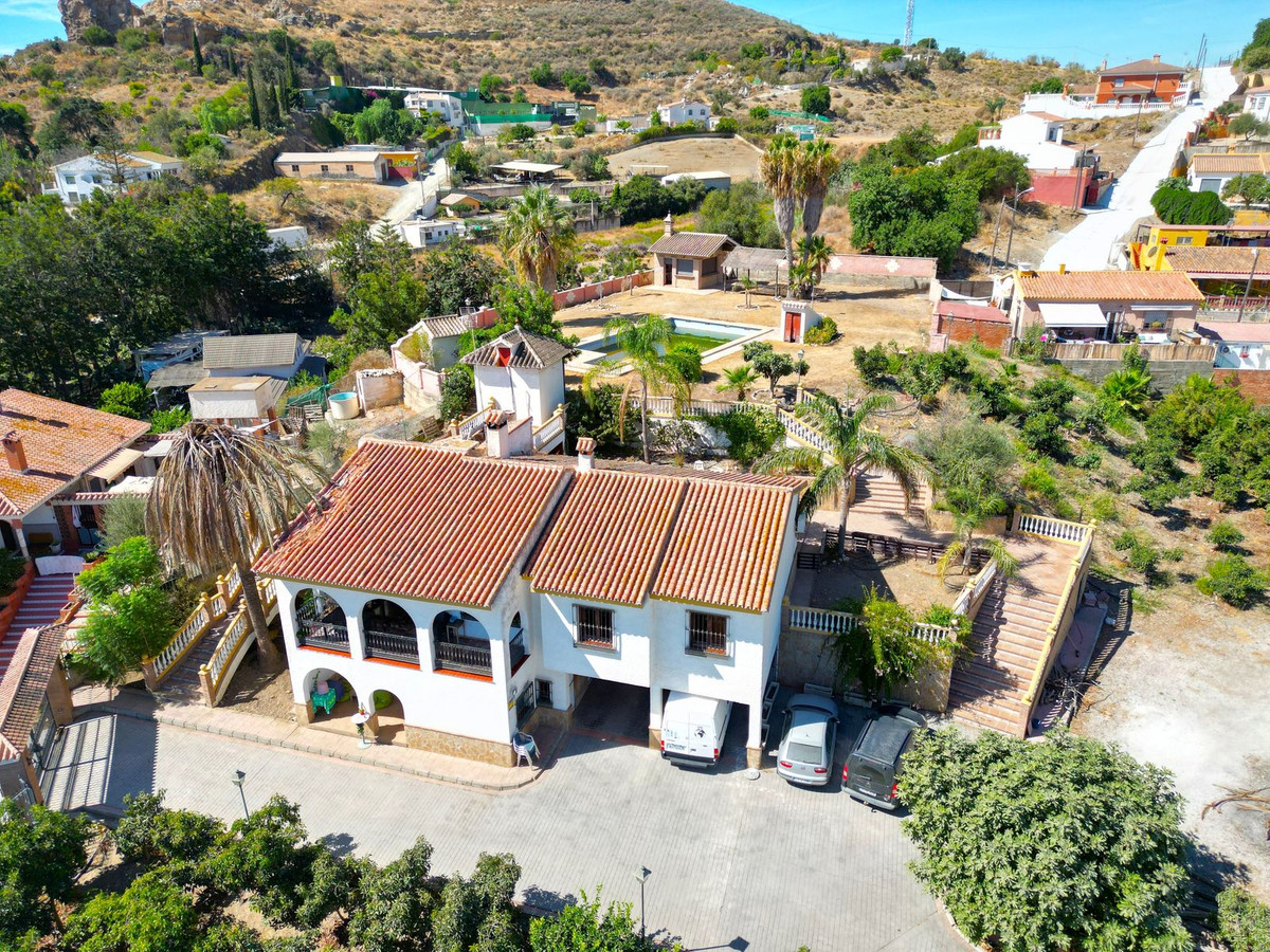 Huis te koop in Almayate | 4 slaapkamers H5160964