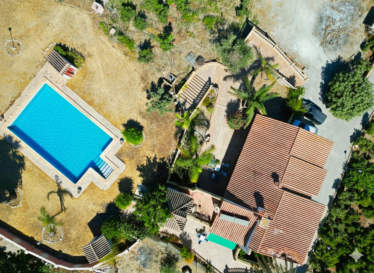 Huis te koop in Almayate | 4 slaapkamers H5160964