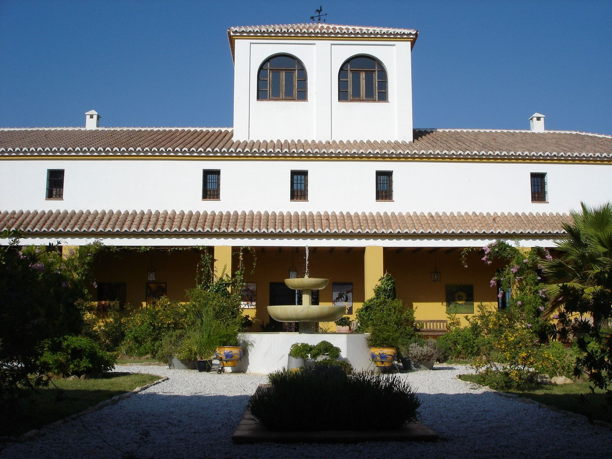 Finca - Cortijo in Almogía-11