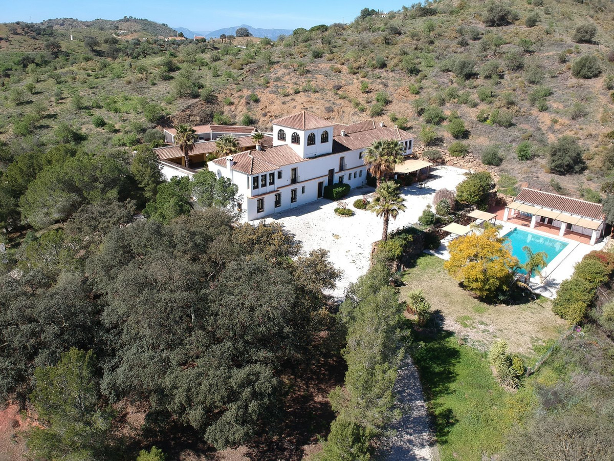 Finca - Cortijo in Almogía-2