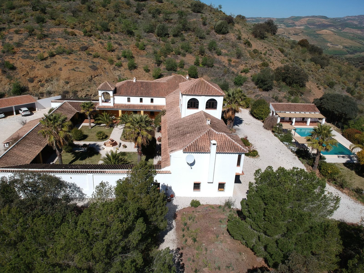 Finca - Cortijo in Almogía-6