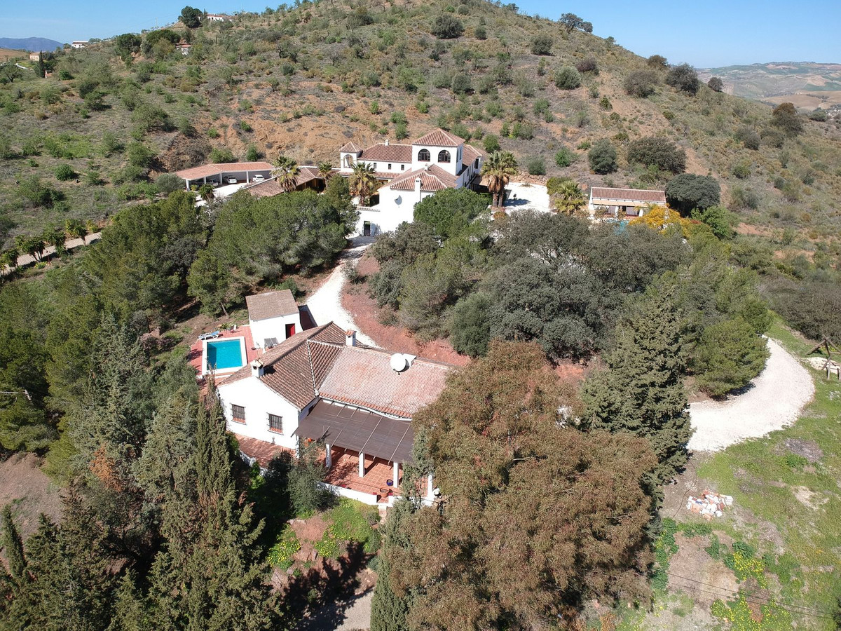 Finca - Cortijo in Almogía-8