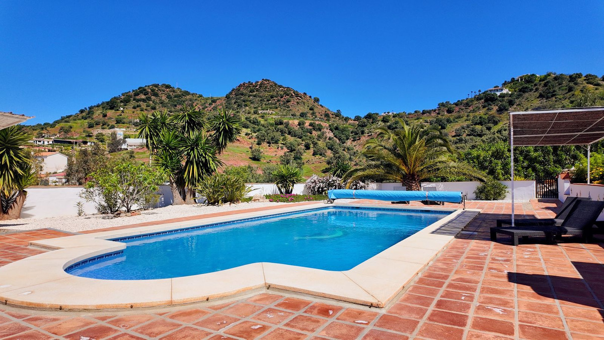 Finca - Cortijo te koop in Almogía | 7 slaapkamers H5026108