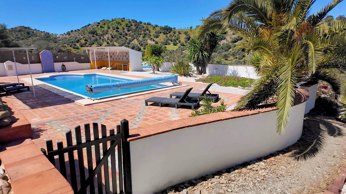 Finca - Cortijo te koop in Almogía | 7 slaapkamers H5026108