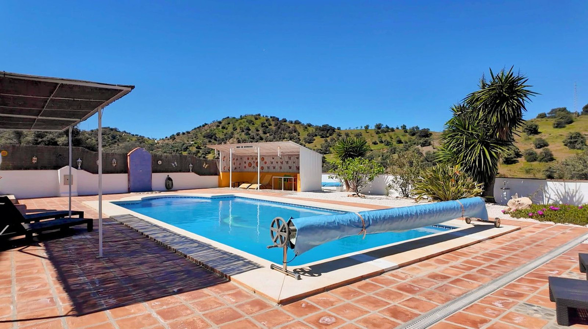Finca - Cortijo te koop in Almogía | 7 slaapkamers H5026108