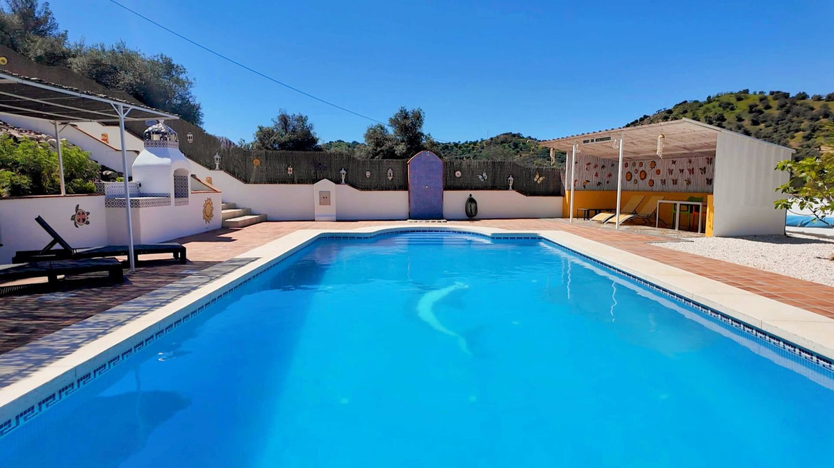 Finca - Cortijo te koop in Almogía | 7 slaapkamers H5026108