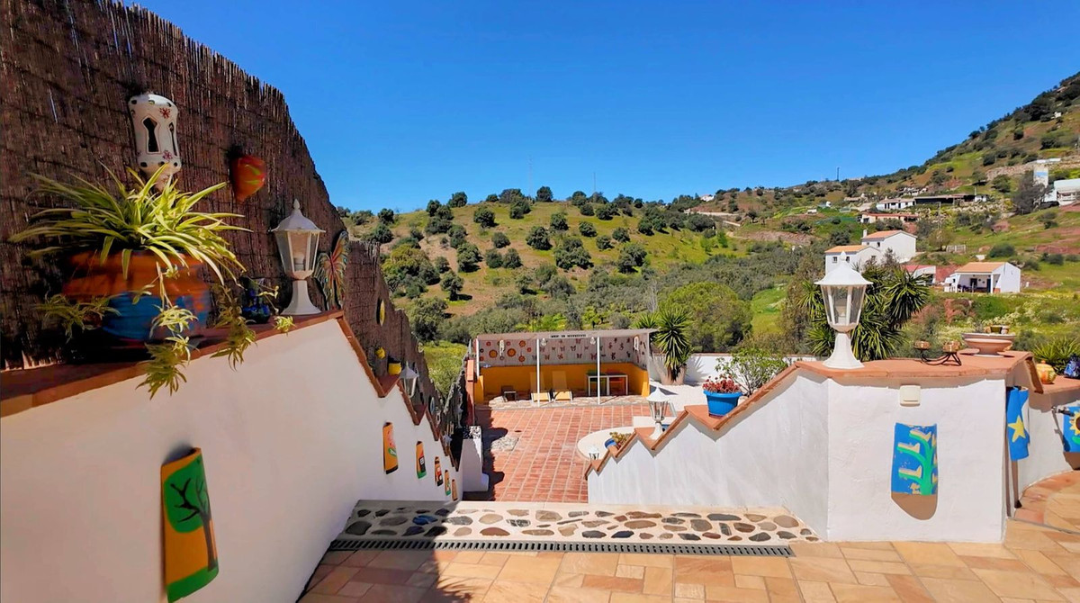 Finca - Cortijo te koop in Almogía | 7 slaapkamers H5026108