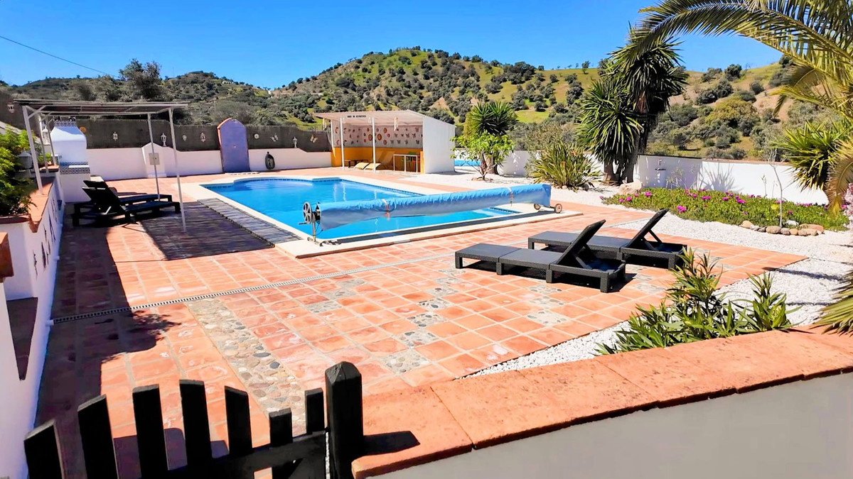 Finca - Cortijo te koop in Almogía | 7 slaapkamers H5026108