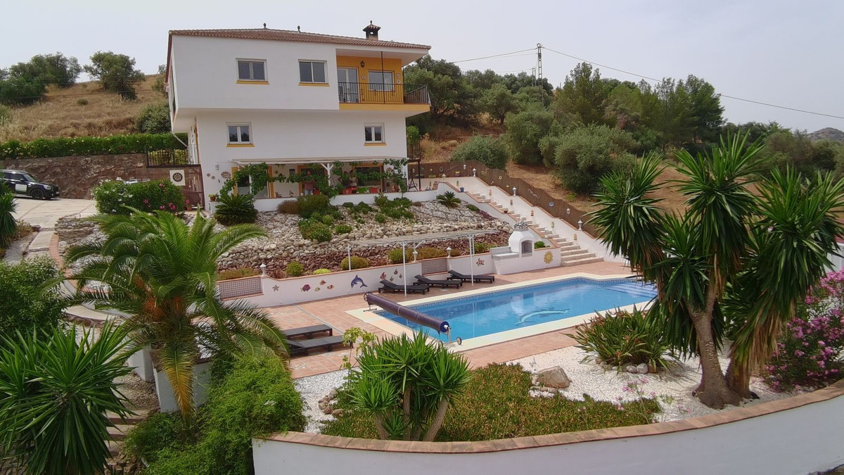 Detached Villa te koop in Almogía | 6 slaapkamers H5075527