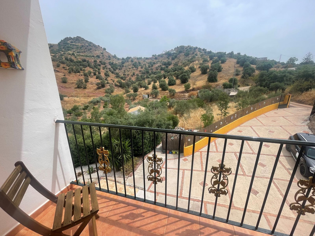 Detached Villa te koop in Almogía | 6 slaapkamers H5075527