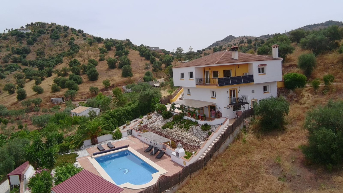 Detached Villa te koop in Almogía | 6 slaapkamers H5075527