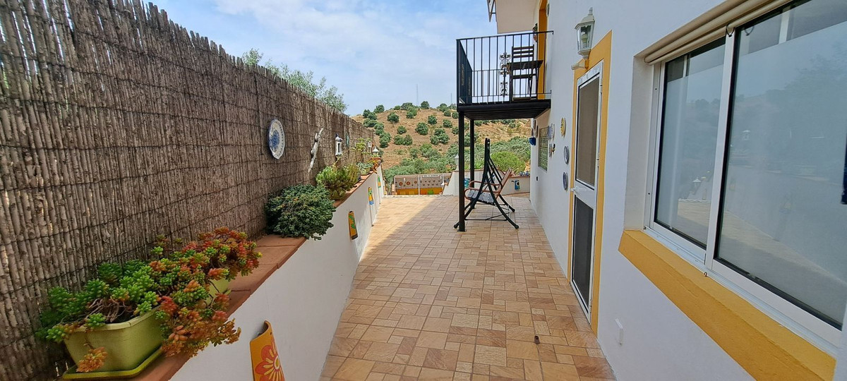 Detached Villa te koop in Almogía | 6 slaapkamers H5075527