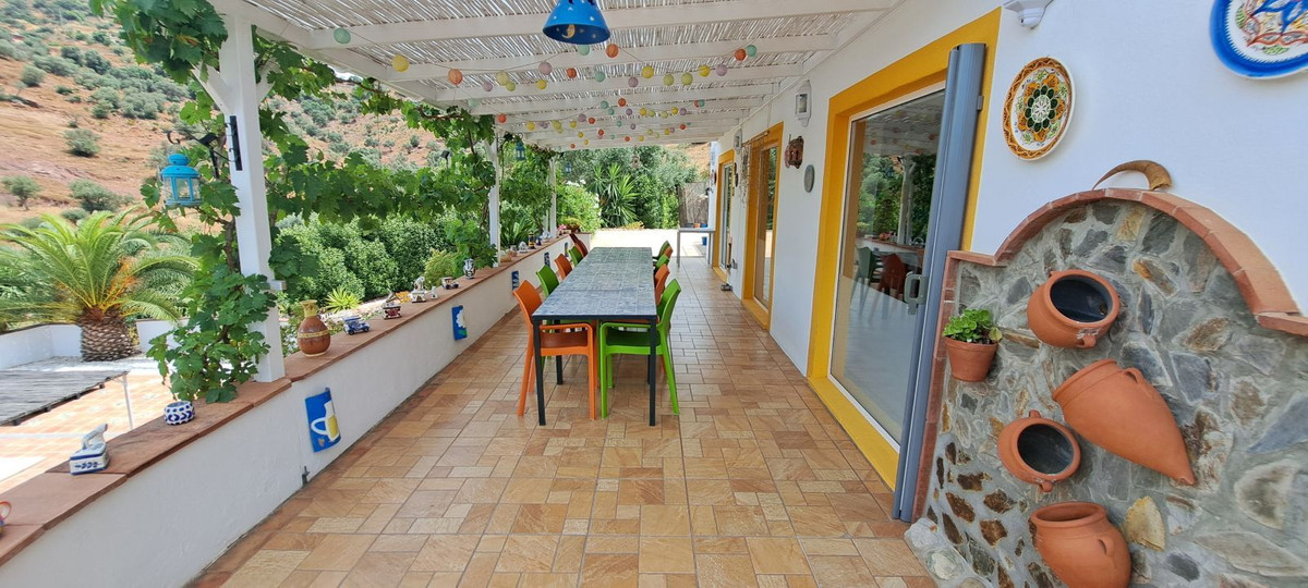 Detached Villa te koop in Almogía | 6 slaapkamers H5075527