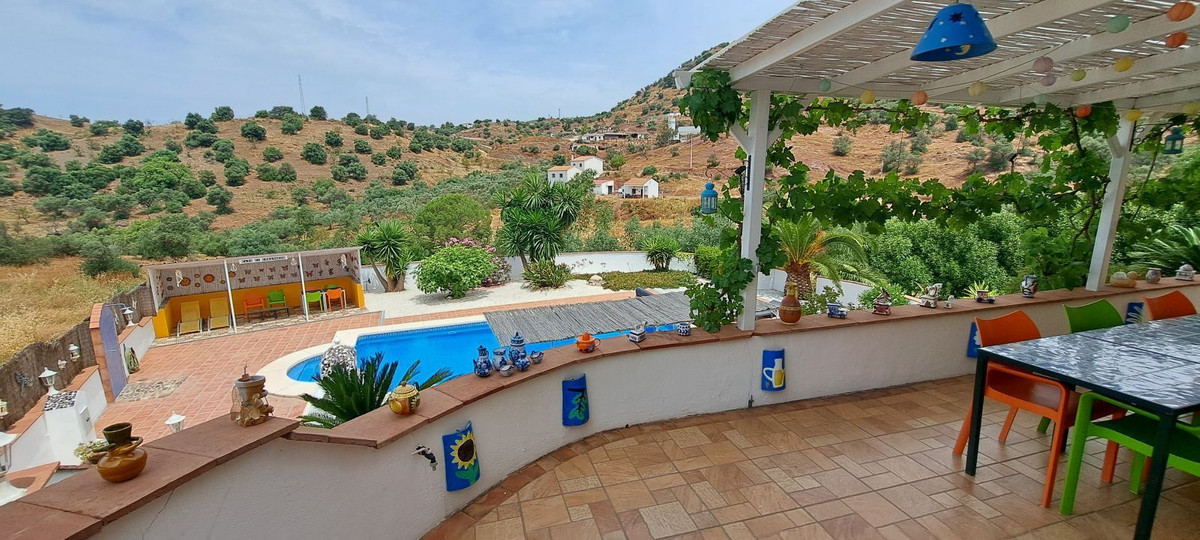 Detached Villa te koop in Almogía | 6 slaapkamers H5075527