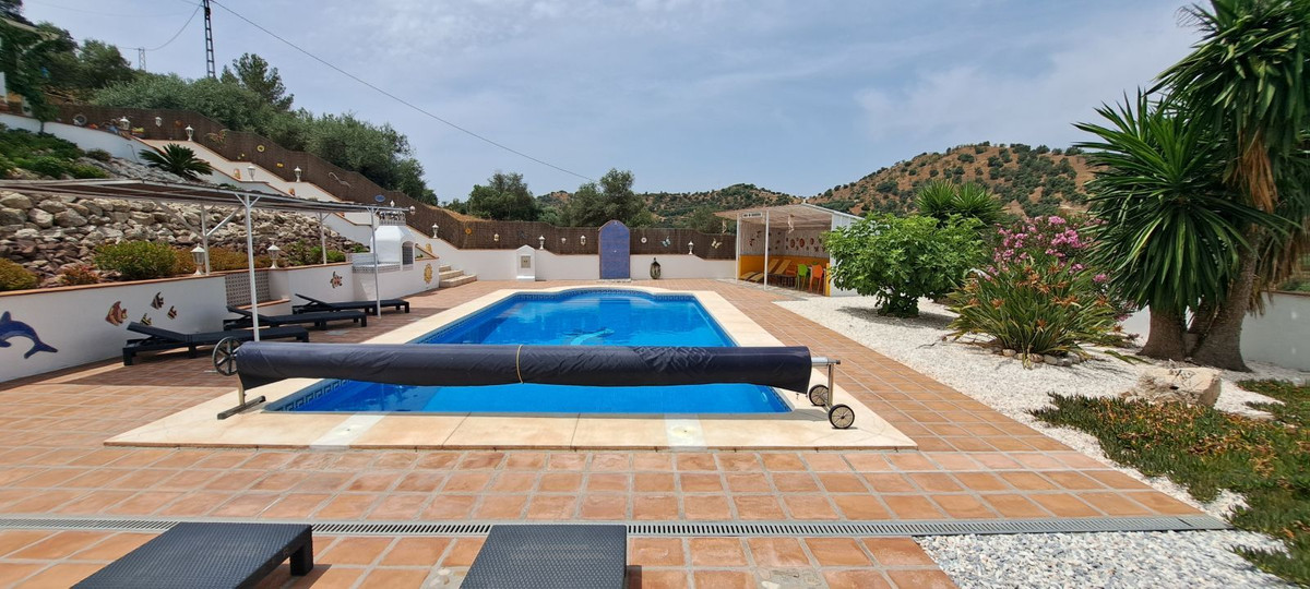 Detached Villa te koop in Almogía | 6 slaapkamers H5075527
