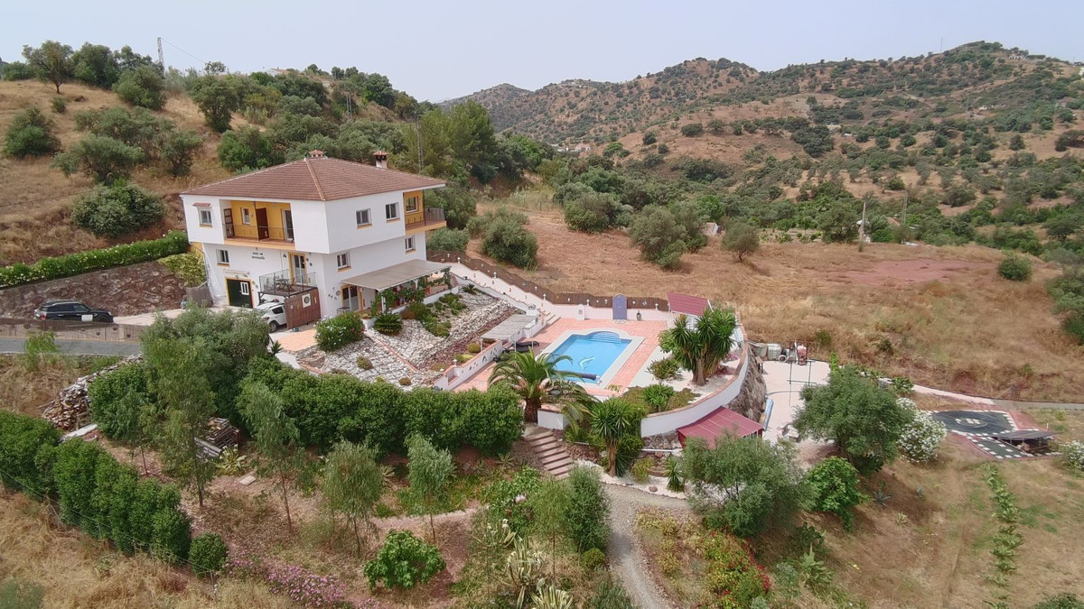 Detached Villa te koop in Almogía | 6 slaapkamers H5075527