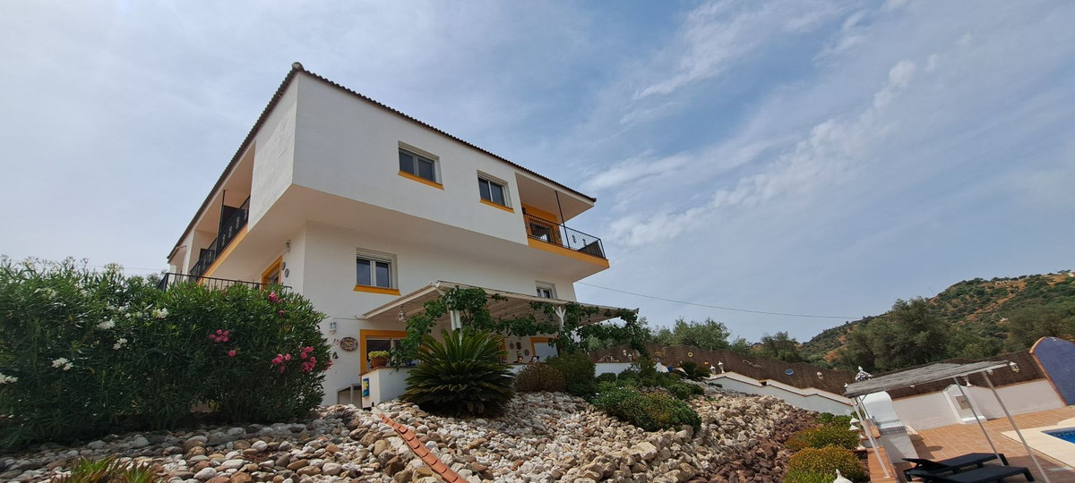 Detached Villa te koop in Almogía | 6 slaapkamers H5075527