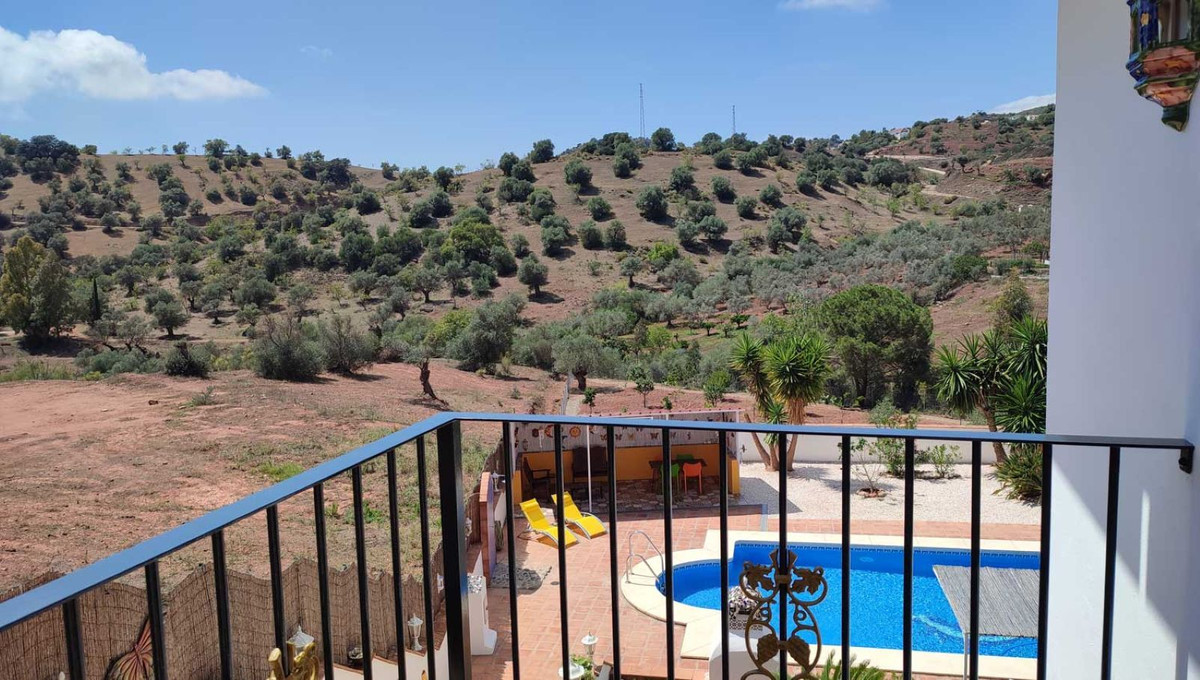 Detached Villa te koop in Almogía | 6 slaapkamers H5075527